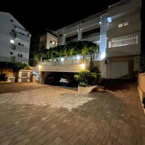 Apartments Stone Tučepi, hotel i Tučepi