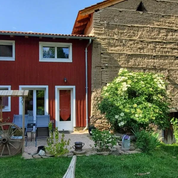 Gîte Rouge Safran pour 4 personnes, hotel in Saint-Bonnet-le-Chastel