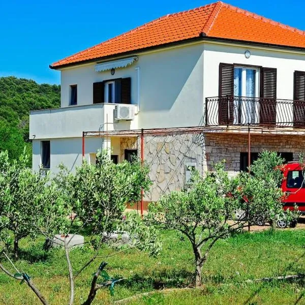 Apartman Marin-Dalmatian way of vacation, hotel v destinaci Gornje Selo