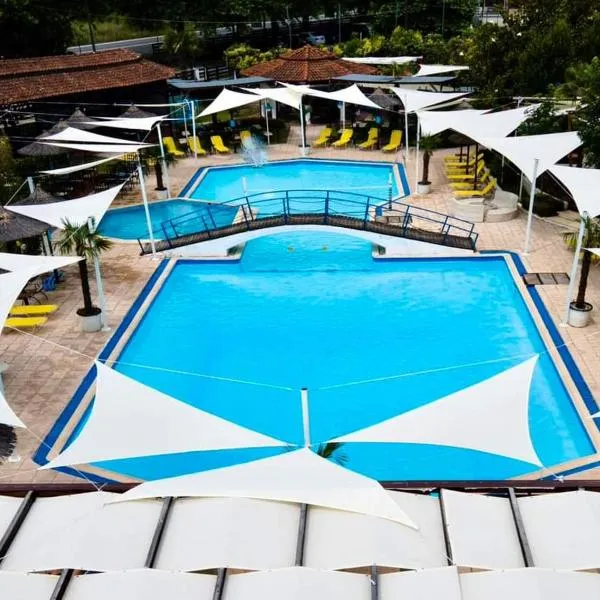 Oasi, hotel en Kato Loutraki