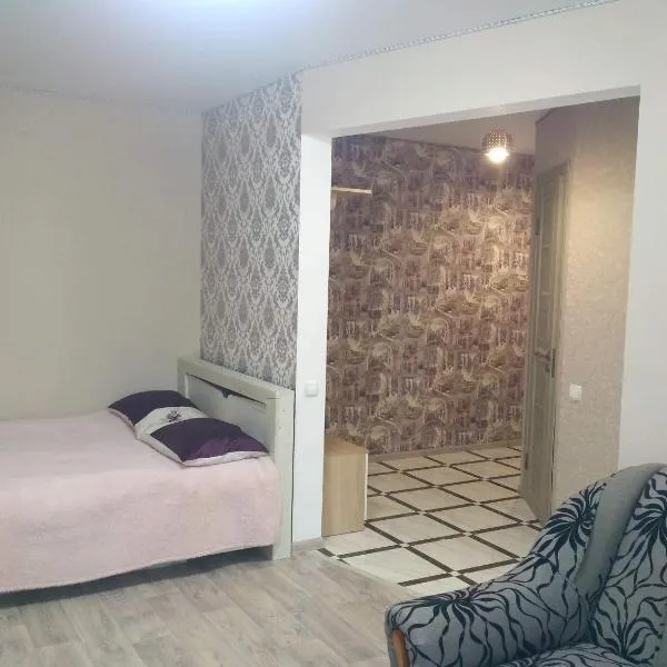 Подобово квартира в центрі міста, hotel in Konotop
