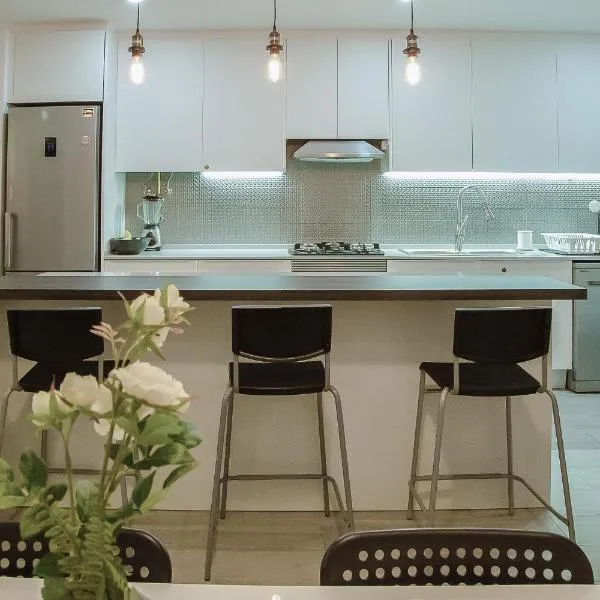 Cozy Room in Cascais City with Full Kitchen 5 minutes from the beach, hotel v destinaci Cascais