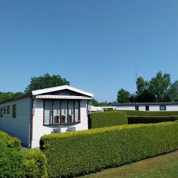 Chalet in Drenthe te huur aan de rand van het bos Drents Friese Wold, veel PRIVACY en RUST: Hoogersmilde şehrinde bir otel