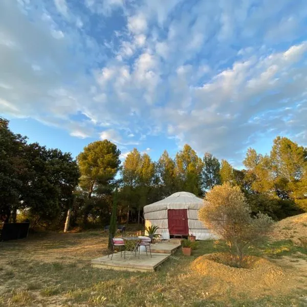 Yourte mongole, hotel v destinaci Gignac