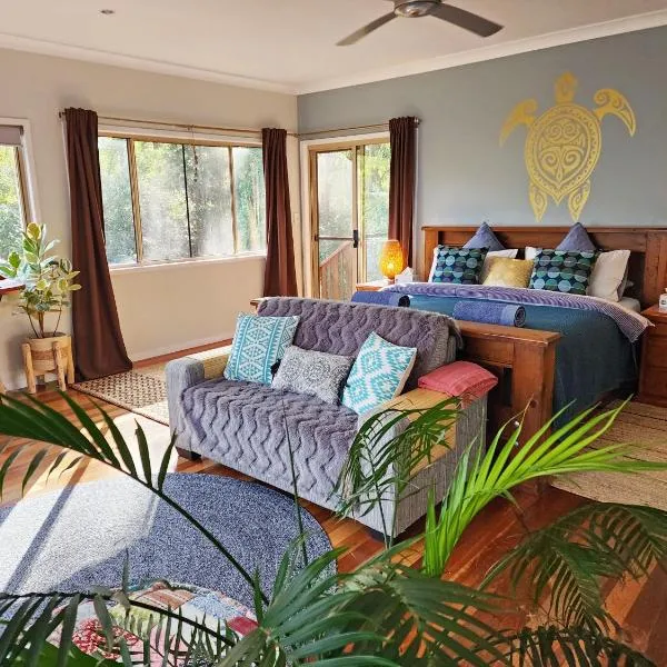 Cosy Studio with Forest Views, Noosa Hinterland, отель в городе Doonan
