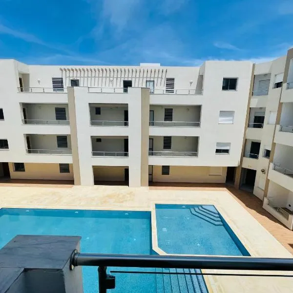 Luxus-Apartment mit Poolblick, hotel in Hanshīr Qaşr Ghallāb