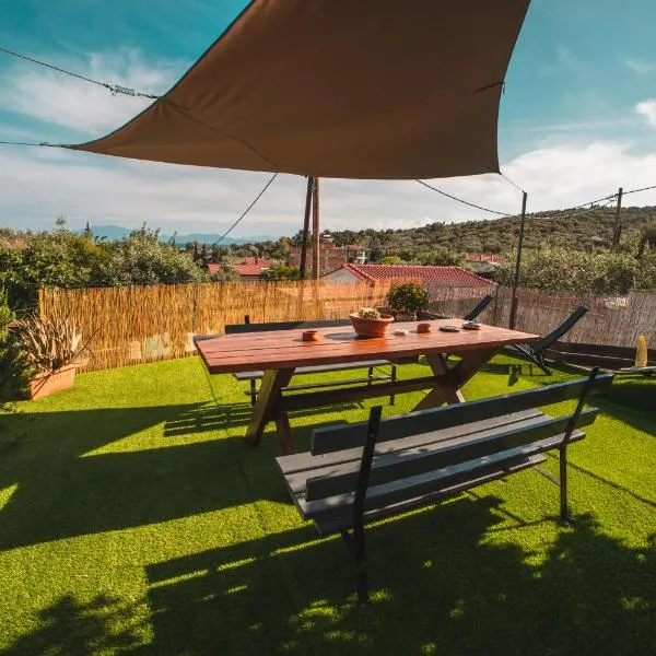 AKAVA garden house, hotel in Volos