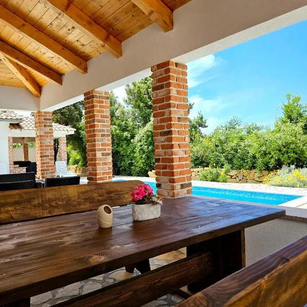 Holiday homes Sintija, hotel in Rab