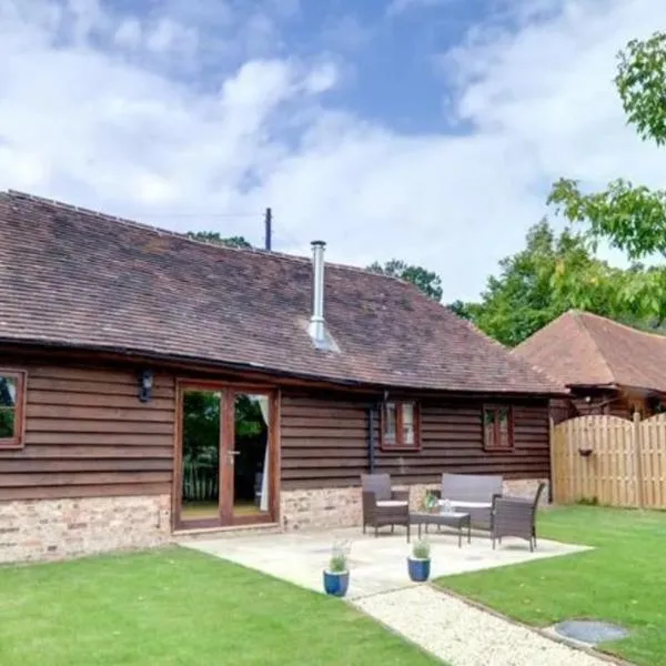 Charming picturesque cottage - nr Tenterden & Rye, pets welcomed, hotel in Rolvenden