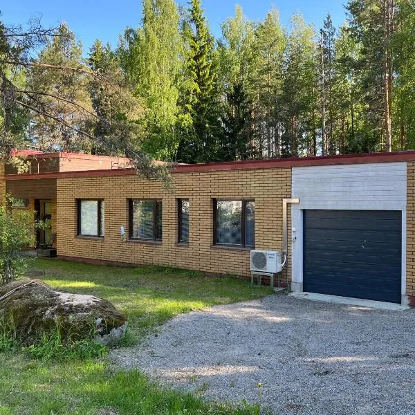 Huoneisto karhujen kaupungissa - Tapanintien Lumo, hotel in Ähtäri