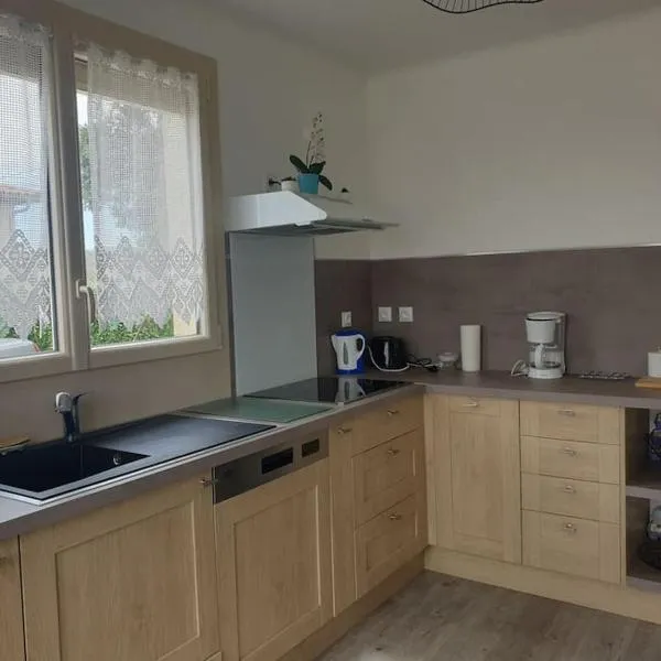 Appartement avec grand jardin, hotel v destinaci Labatut