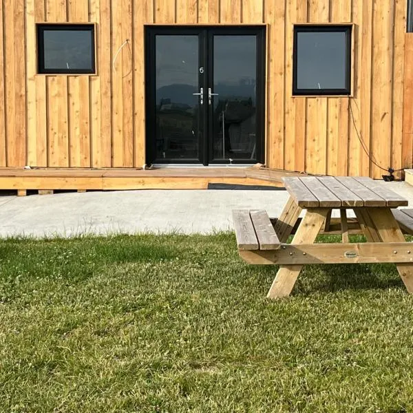 Knockreagh Farm Cottages Mountain or Cedar views, hotel v destinaci Kilkenny