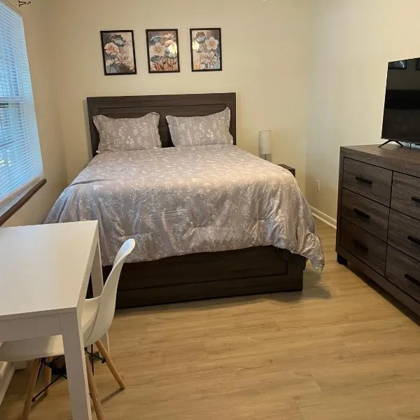 ZenHomes in Brandon near Tampa Valrico Seffner, hotel v destinaci Brandon