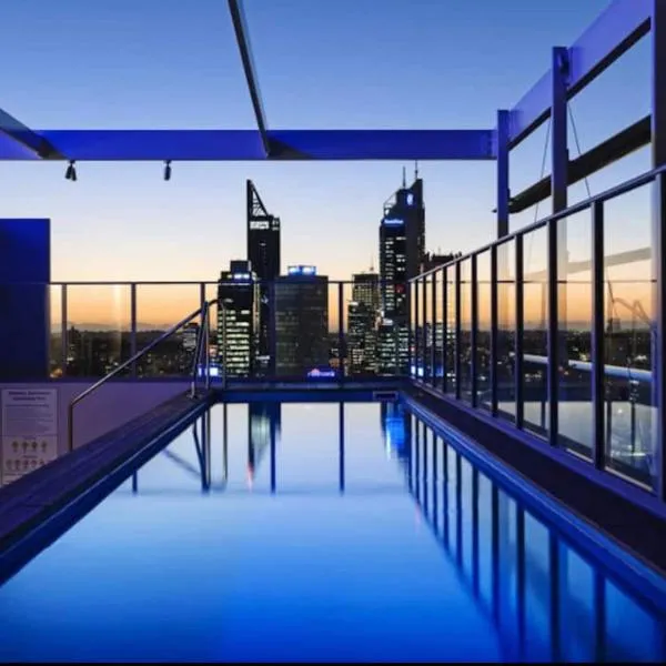 In the city Perth 1B1B Pool and nice view, hotelli kohteessa Perth