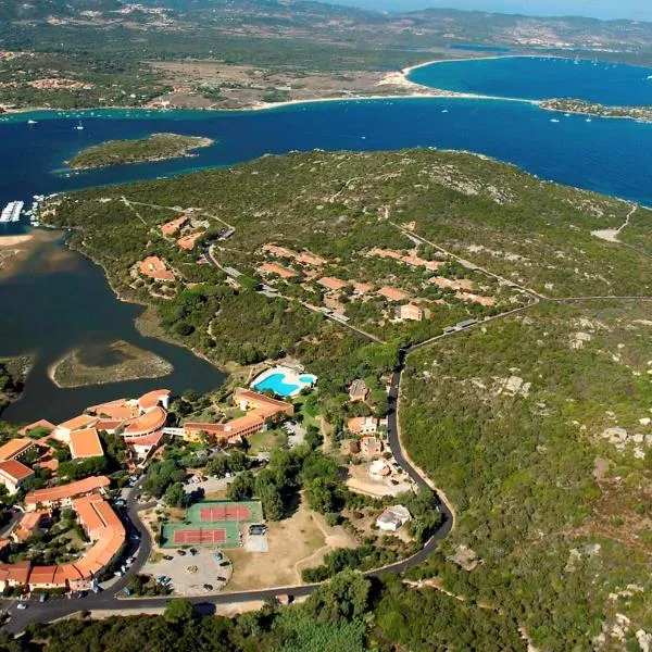 AHR Costa Serena Village, отель в Палау