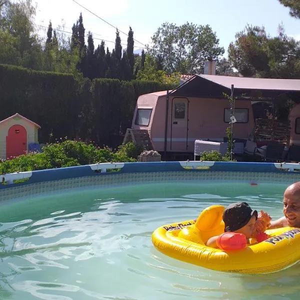 Caravana- Glamping Casa tortuga, hotel em La Nucía