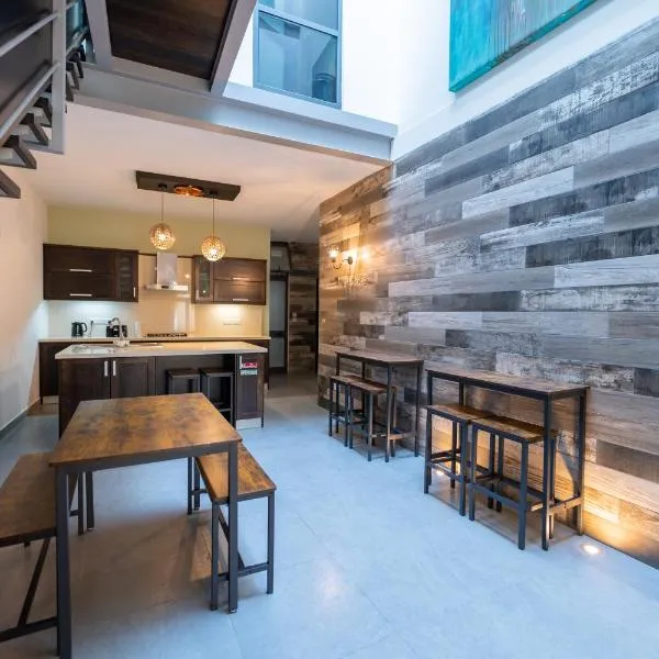 Entire house 3 bedrooms, hotel a Victoria