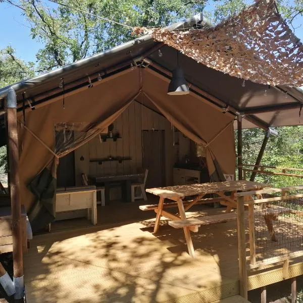 Tente RENARD 5 PERSONNES CAMPING LOU CANTOU CEVENOL: Anduze şehrinde bir otel