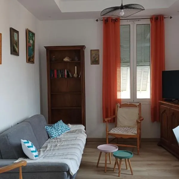 MENTON A 2 pas des plages de sable et du centre ville beau 3 pièces pour 3 personnes, hotel Mentonban