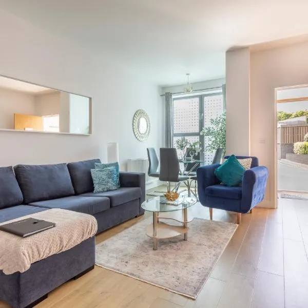 1 Bed Apartment - Redhill Central, Surrey, Gatwick #1, hotel sa Redhill