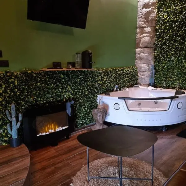 Tropic Love Room, hotel u Lionu