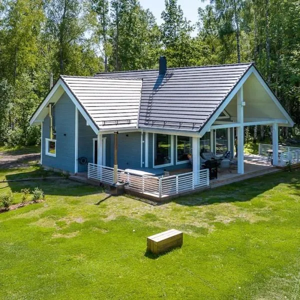 Modern villa with sauna & hot tub, hotel v destinaci Hiiumaa