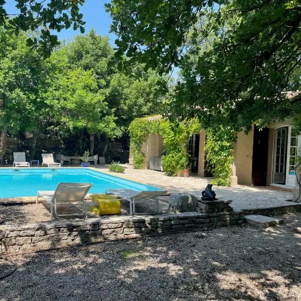 Mas Joviel villa Uzes – hotel w mieście Arpaillargues-et-Aureillac