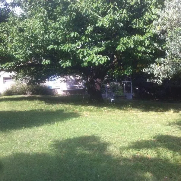 Ardèche, studio indépendant dans jardin, hotel di Chomérac