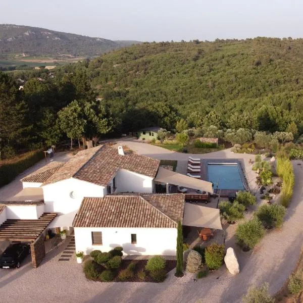 Villa Otilia-Bed and Breakfast-Chambres d'hôtes en Provence: Rians şehrinde bir otel