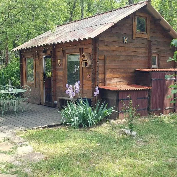 La cabane de Pioupiou, hotel in Claviers