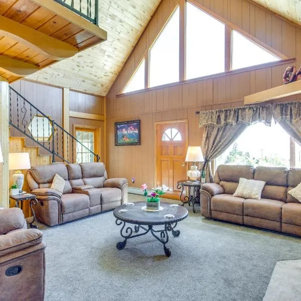 Sunny Cedaredge Home with Mtn Views - Hike and Fish!, hotel v destinaci Cedaredge