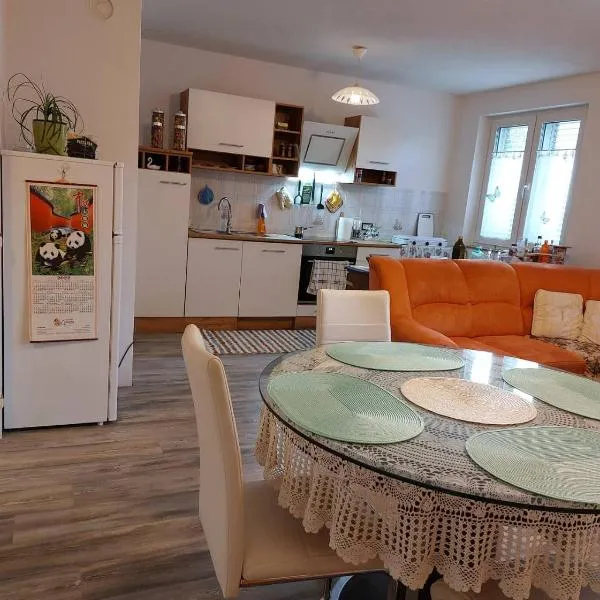 Apartment Orchidea, hotel di Izola
