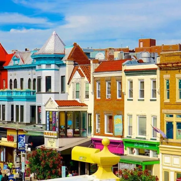 4 Bedroom Downtown DC with Private Parking Walk Metro Nightlife, hotel ve Washingtonu