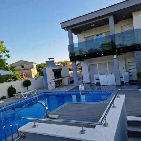 Apartman PAOLA, hotel v destinaci Vrh