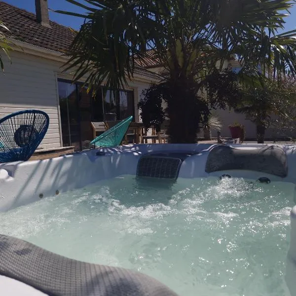 MAGNIFIQUE VILLA LUXE COSY POPPIES HOLIDAY - Normandie Beach Racing, Flipper, Baby-foot, SPA, Jardin Méditerranéen, Plage Riva Bella à 300m, Mer à Pied, Tout Confort, Idéale Familles & Groupes, EVJ à Ouistreham, Proche Cabourg, Week-end & Courts Séjours !, khách sạn ở Ouistreham