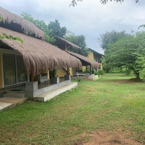Web of Life Resort Wasgamuwa, hotel v destinaci Talakolawela