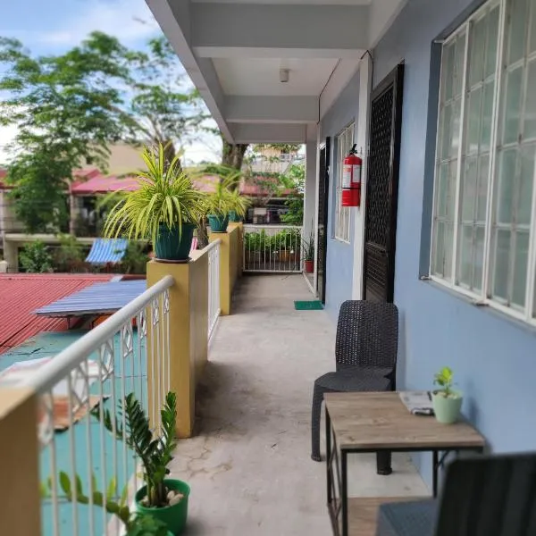 Terrazas de Miguel Apartment, hotel v destinaci Iriga City