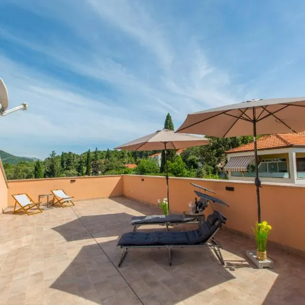 Casa Lidia - Modern & Spacious & Few Steps to Beach & Breathtaking View, hotel v Zatone