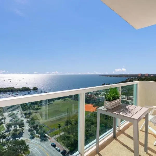 Ocean View Balcony steps from Restaurants, Peacock Park & Marina, hotel sa Miami