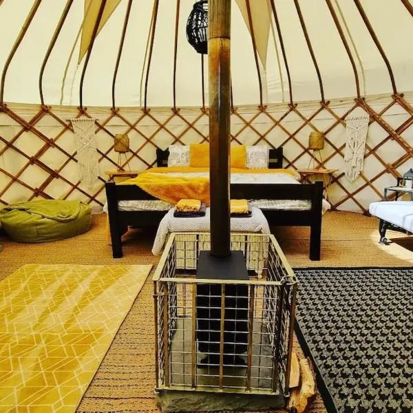 Bronfelen Yurt, hotel in Cilycwm