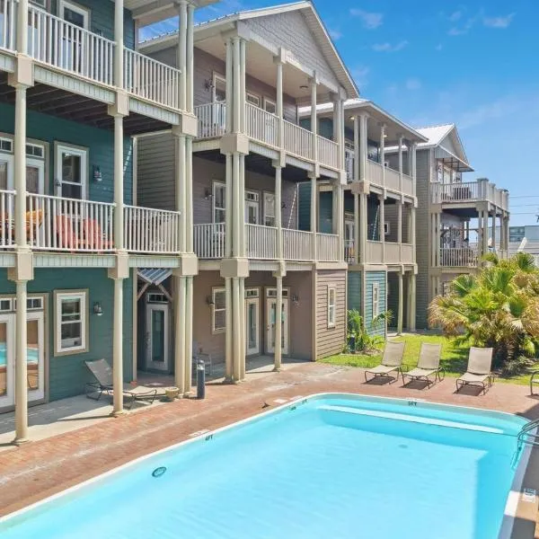 Cozy Beach House (4 min walk) w/Pool + Fast WiFi, hotel in Panama City Beach