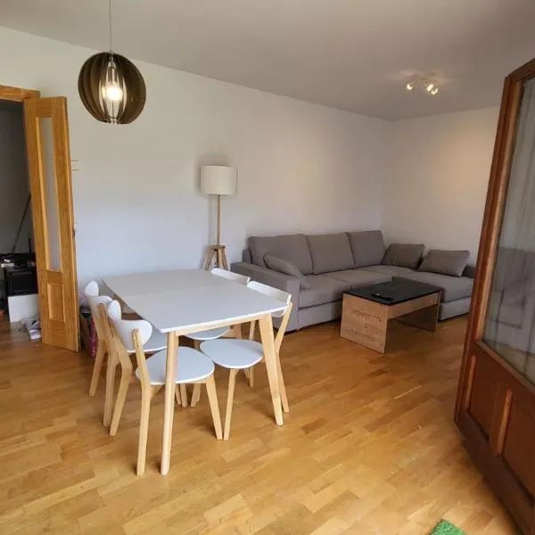 Las Casitas de Bernuy VUT, hotel en Segovia