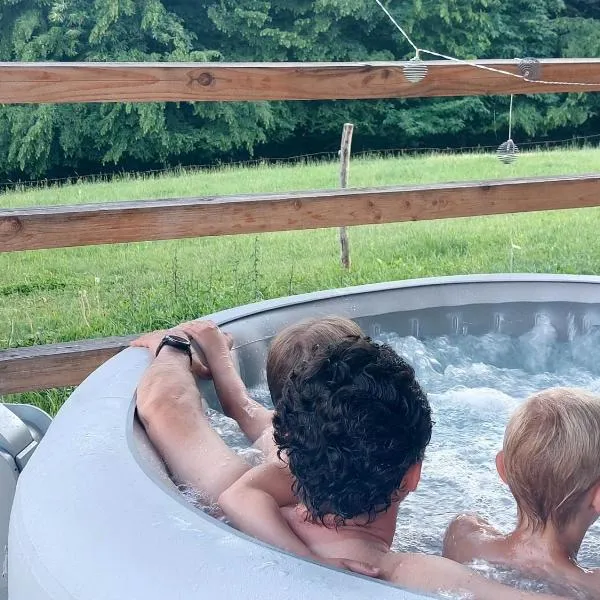 Glamping - Hayrack Vesel, hótel í Trebnje