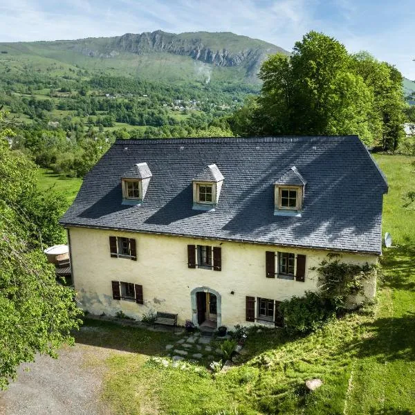 Les Terres Nères, hotel v destinaci Aucun