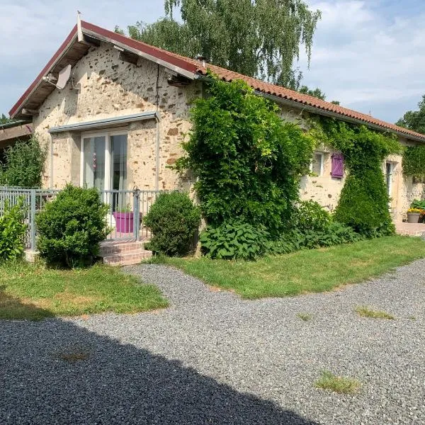 GÎTE Les Buis, hotel v destinácii Bussière-Portevine
