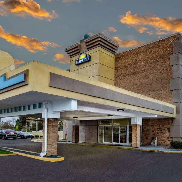 Days Inn by Wyndham Livonia Canton Detroit، فندق في ليفونيا