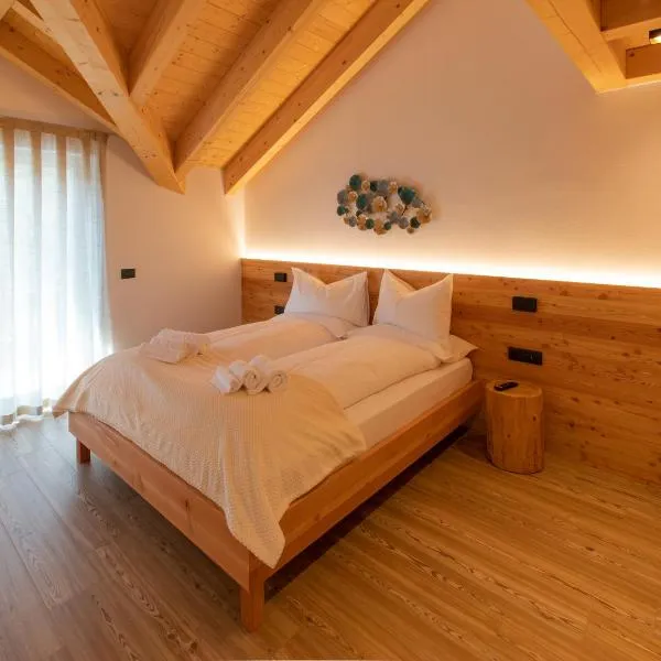 Brenta Rosso - Charme Apartments, hotel v mestu Fai della Paganella