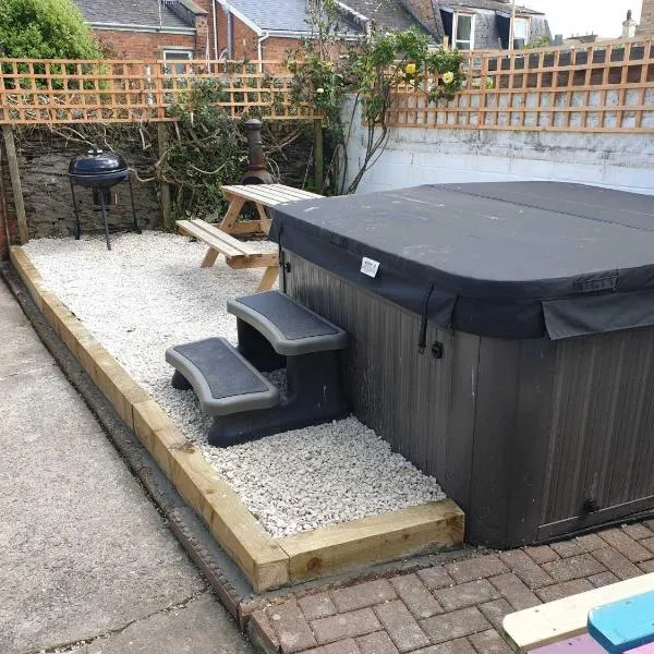 Belmont Villa - 4 Bed - Hot Tub Additional Cost - Sleeps 10-TJS22BV, hotel v destinaci Ilfracombe