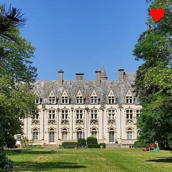 Charmant STUDIO au Calme Tout Confort Dans Château Néo Gothique proche ZENITH COMET ORLEANS Parking Voiture Gratuit WIFI Haut Débit Rue des Montées, hotel em Bou