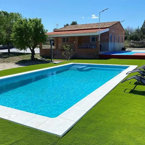 Casa con piscina, Villa Alarilla, hotel en Villamanrique de Tajo